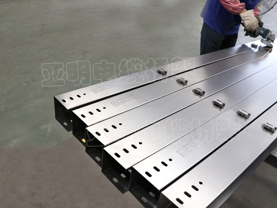 不锈钢电缆桥架300*200*1.5厚